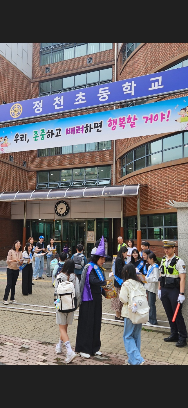“등굣길 안전, 학생이 지킨다.”수원교육지원청, 학생참여형 PM·픽시 교통안전 캠페인 확대 운영3 이미지