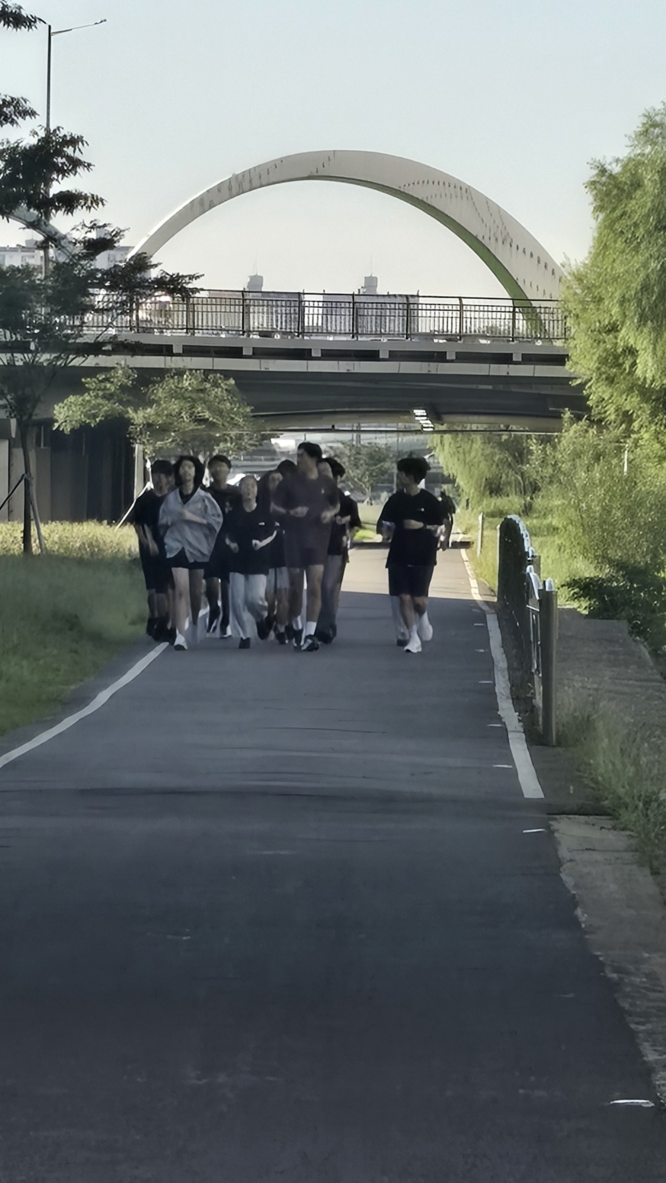 정자중학교, 탄천을 깨우는 ‘JJ러닝크루’ 땀방울로 다져진 건강한 등굣길2 이미지