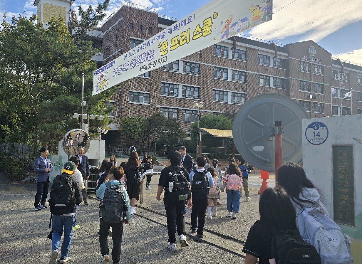 교육장과 함께하는 「왔시흥! 안전한 등굣길 아침맞이」 시흥교육지원청, 매월 1일 교육장이 학교로 간다2 이미지