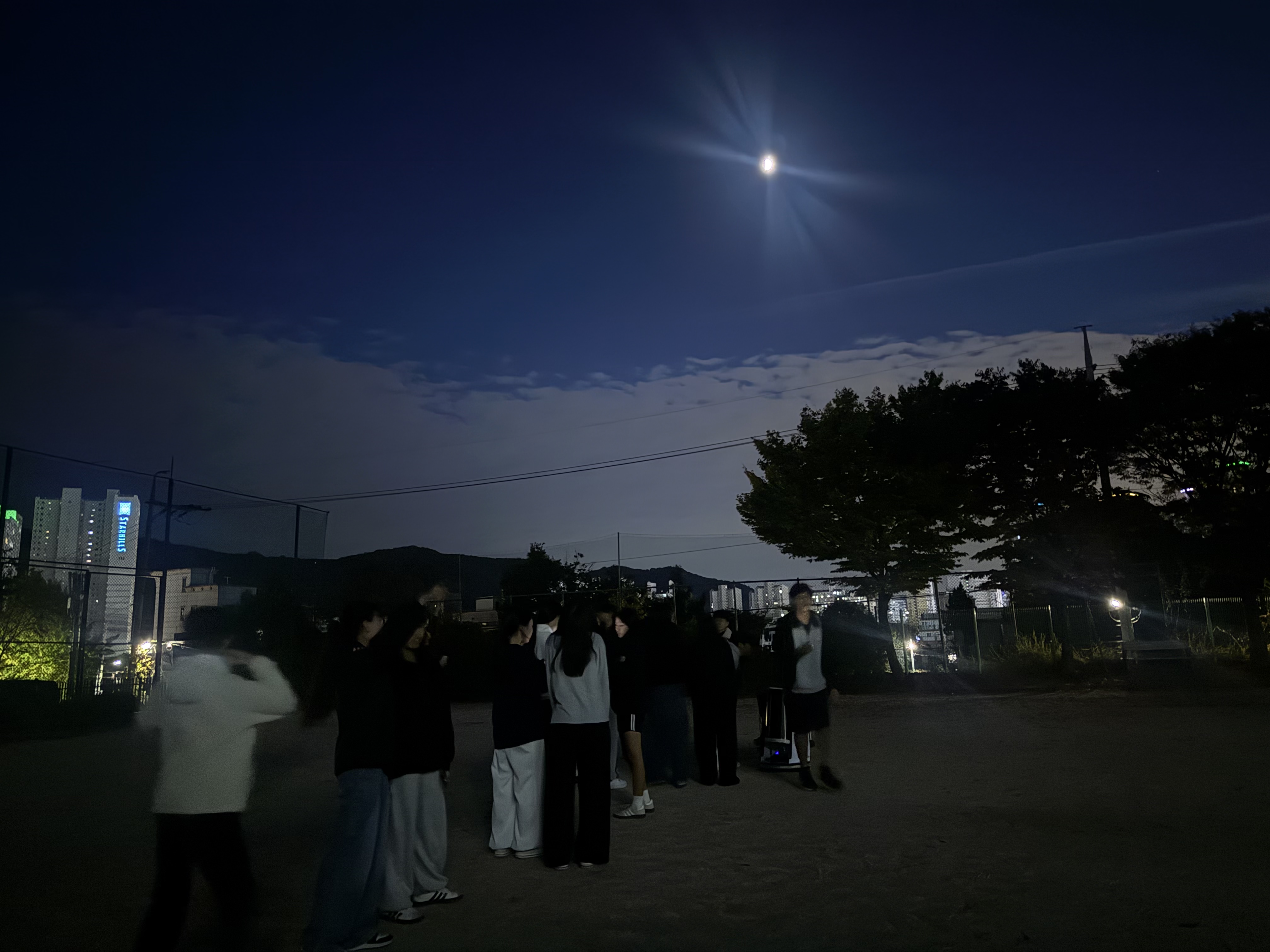 별빛 가득한 학교 운동장, 망원경으로 우주를 만나다1 이미지