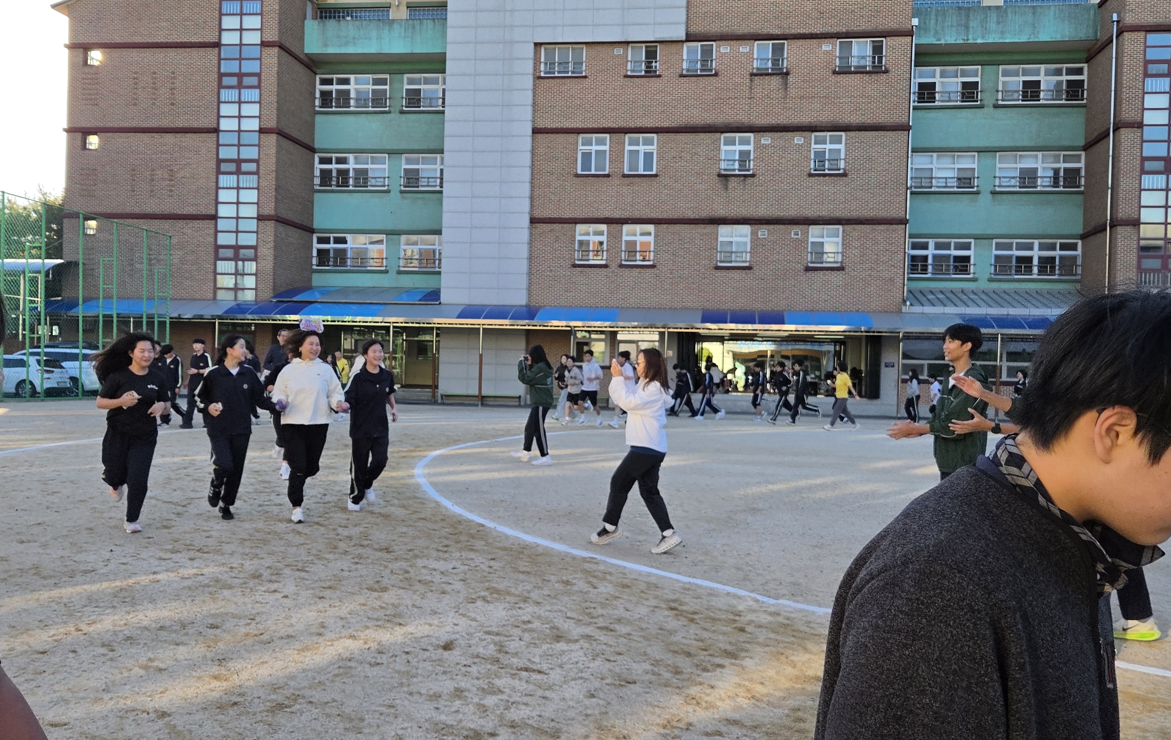 수원교육지원청, 학생들과 함께 달리며 폰프리 학교문화 확산4 이미지