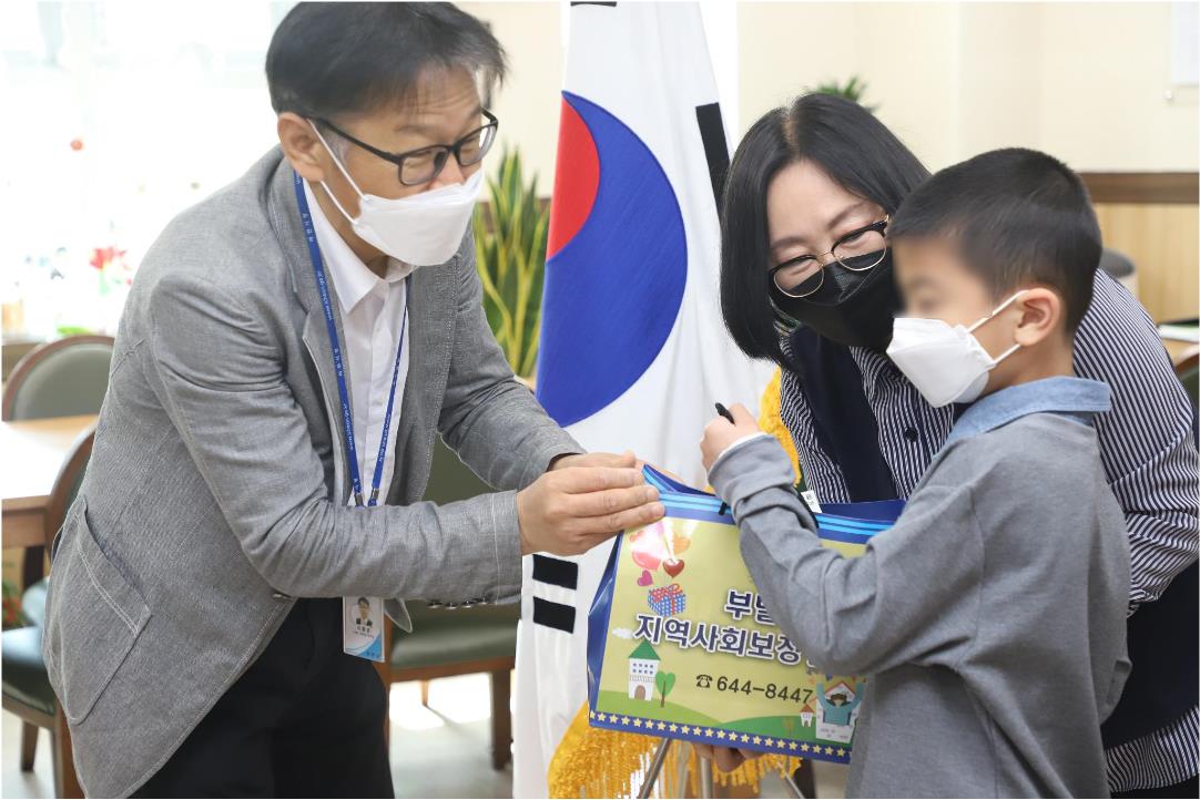 이천 다원학교, 어린이날 맞아 지역사회 협의체로부터 장학금 전달 받아3 이미지