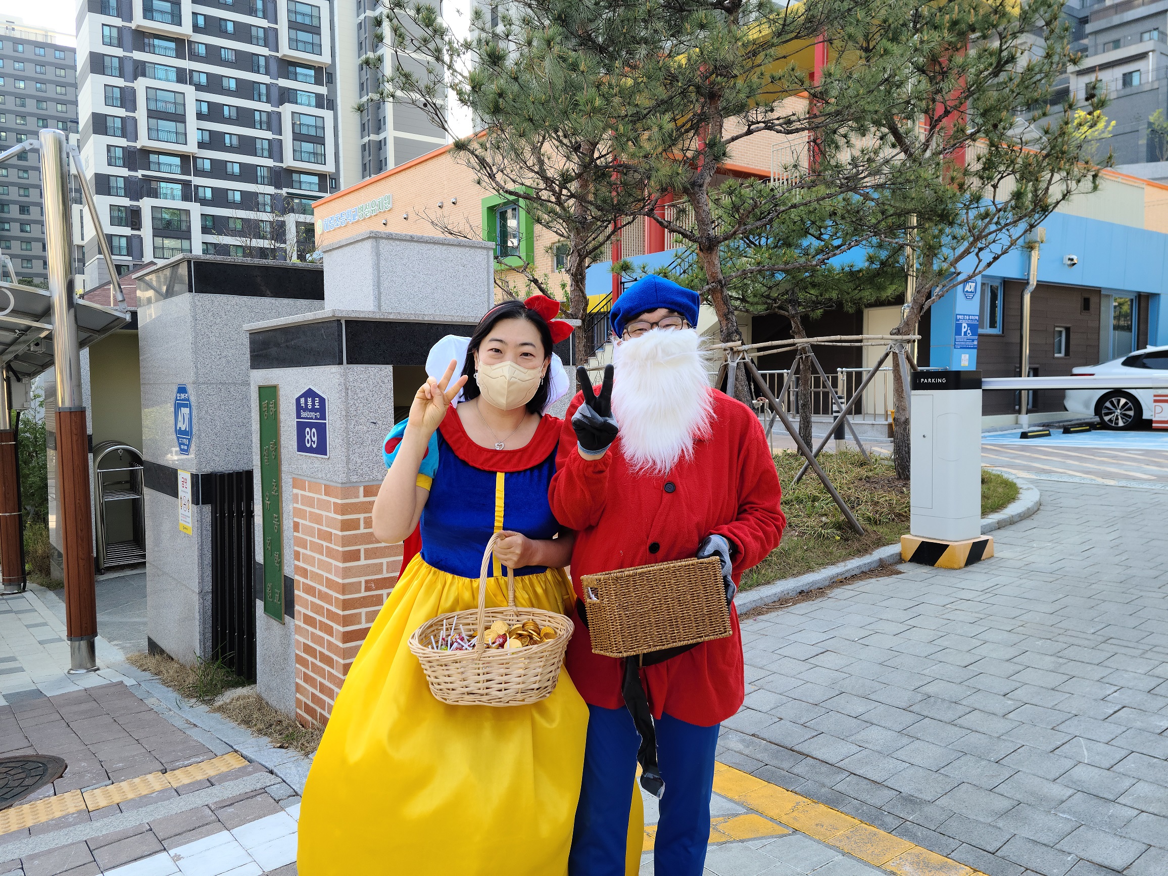 하랑초병설유치원, ‘백설공주와 난쟁이가 찾아왔어요’ 어린이날 행사1 이미지
