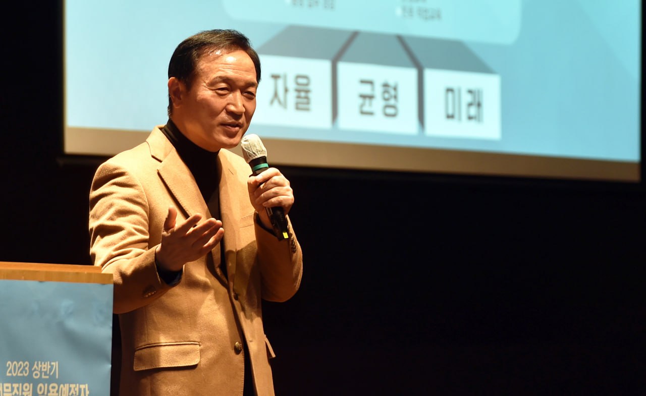 임태희 교육감 “교육전문직원들, 경기 미래교육 설계도를 주도적으로 추진해야”5 이미지