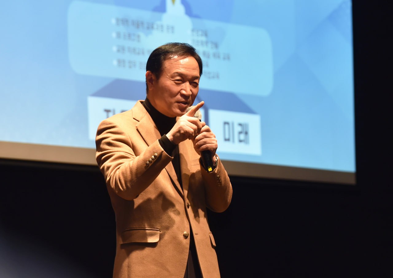 임태희 교육감 “교육전문직원들, 경기 미래교육 설계도를 주도적으로 추진해야”4 이미지