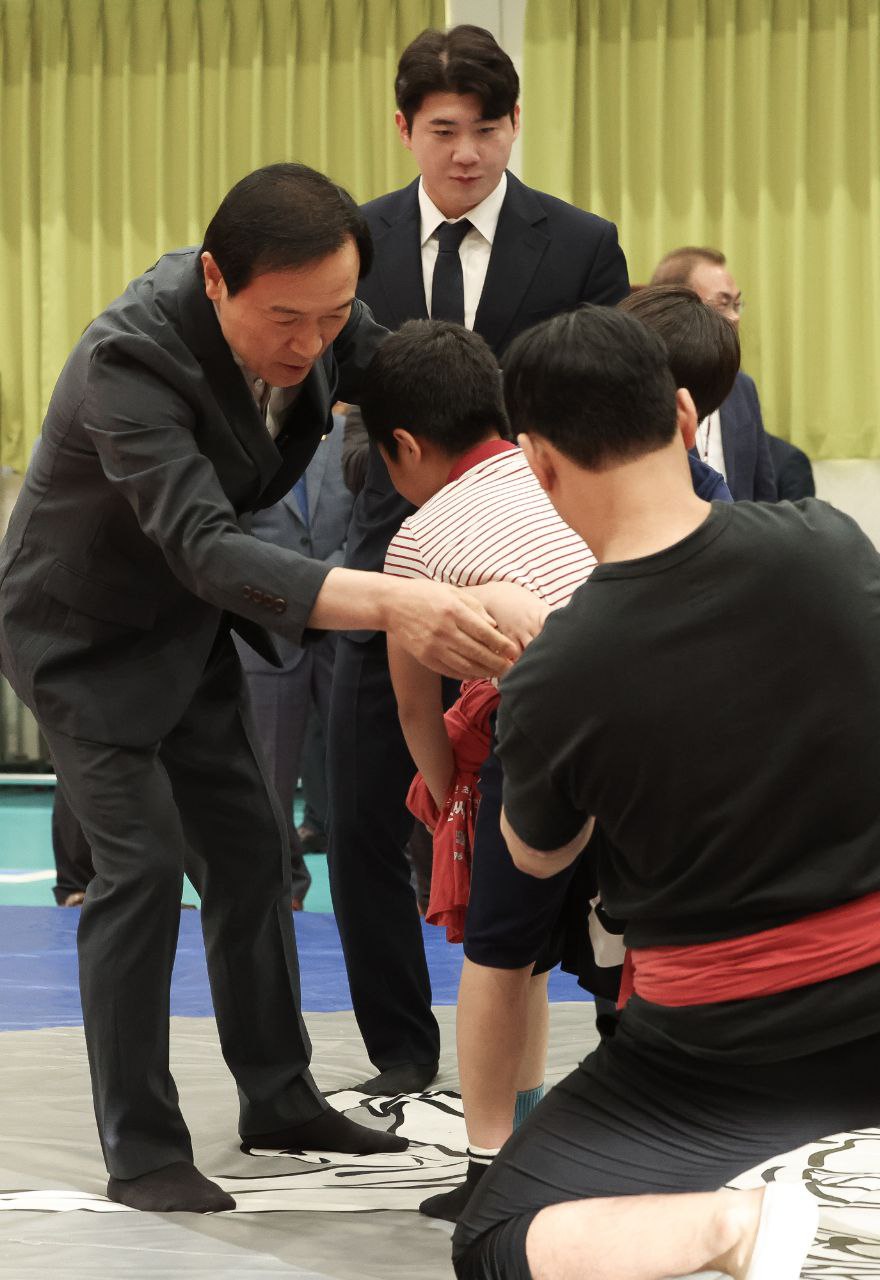 임태희 교육감 “국적 있는 교육 이룰 것” 장미란 차관 “씨름, 유대감 길러”1 이미지