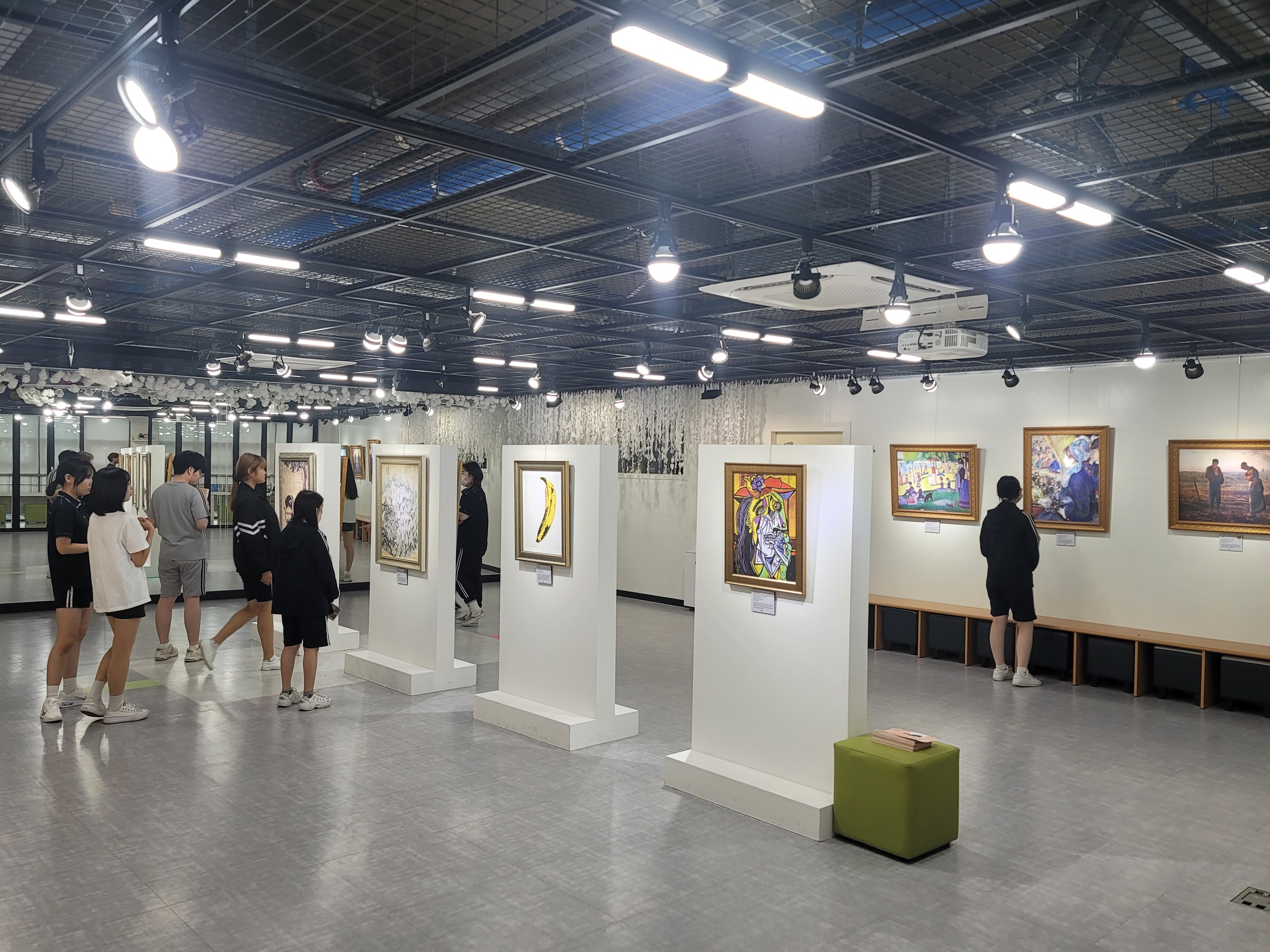 의정부부용고등학교, '동·서양 명화전시회' 개최1 이미지