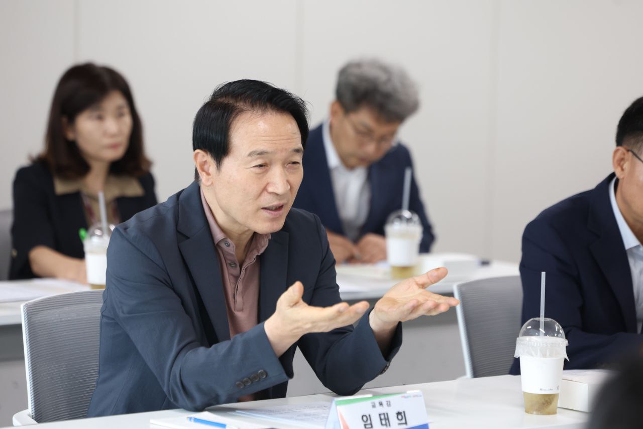 임태희 교육감 '교육청이 선생님의 보호자 돼야' 교직 3단체와 교원의 교육활동 보호 대책 협의1 이미지