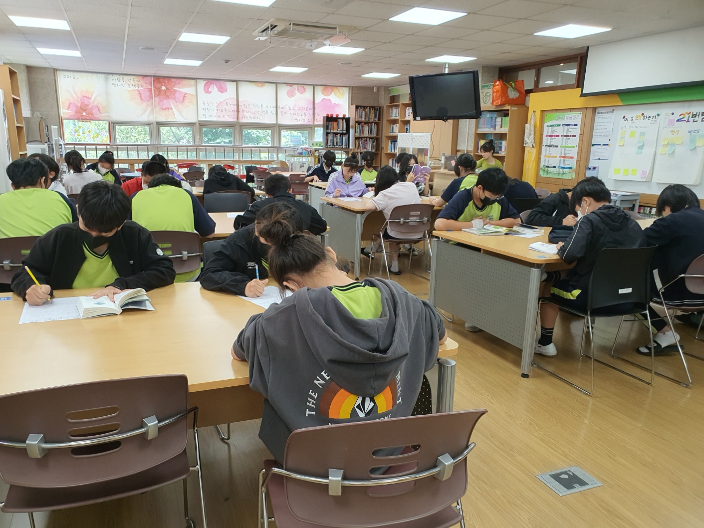 풍양중,'1318 책벌레들의 도서관 점령기' 운영3 이미지