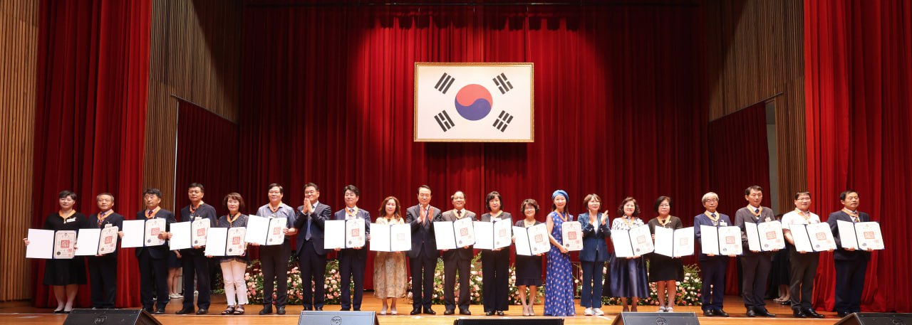 임태희 교육감, 퇴직 교원 훈포장 및 표창장 전수 “경기교육 위해 애써주신 분들, 감사와 존경”4 이미지