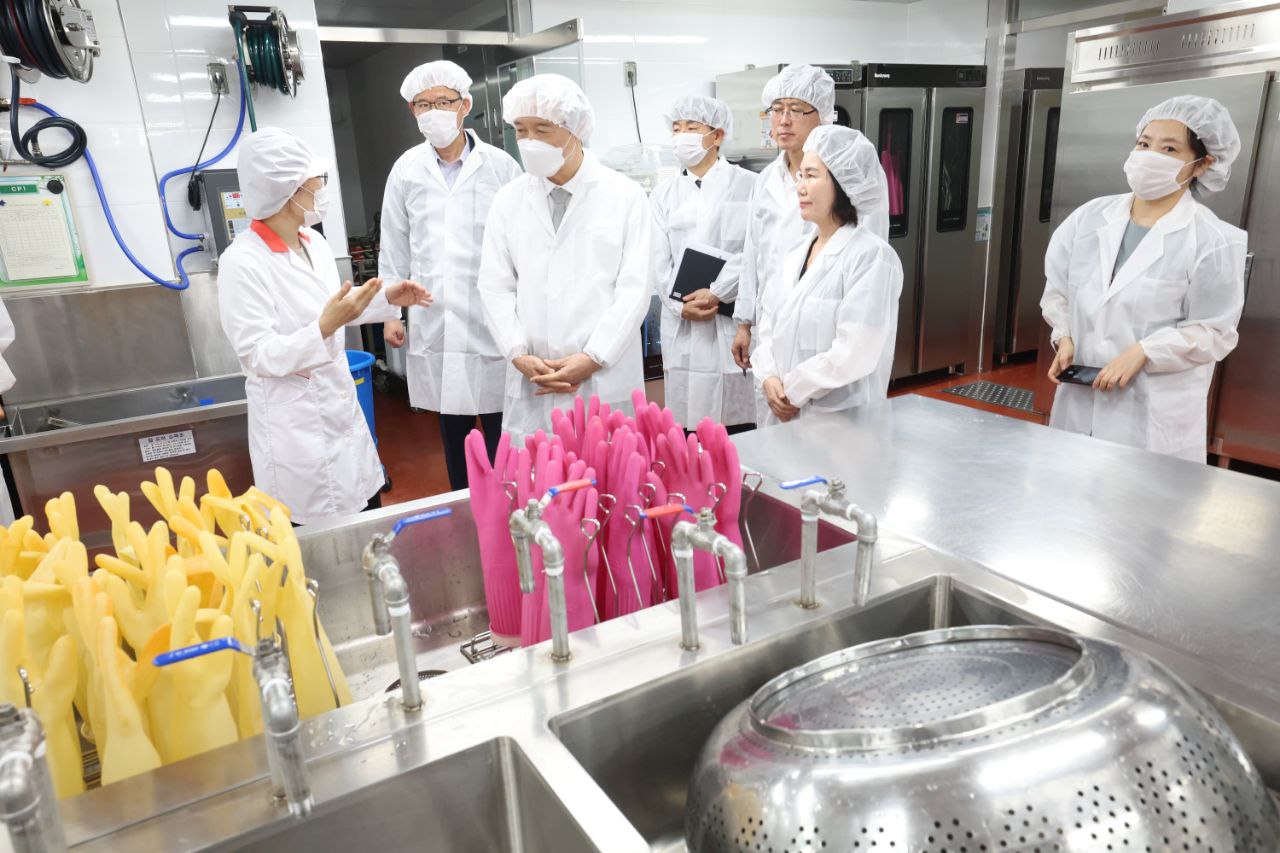 경기도교육청, 학교급식 정원 증원 직원 건강 지키고 근무환경 개선6 이미지