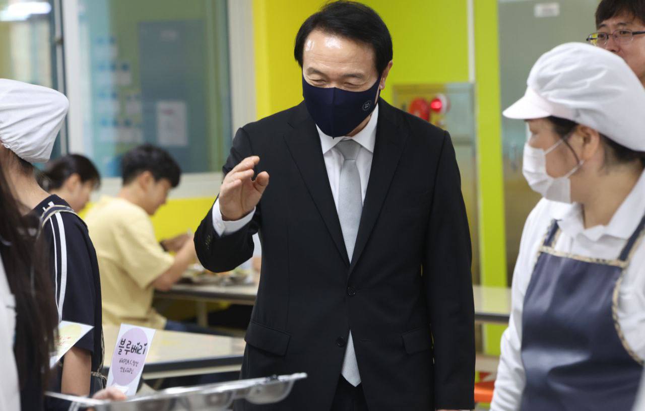 경기도교육청, 학교급식 정원 증원 직원 건강 지키고 근무환경 개선2 이미지