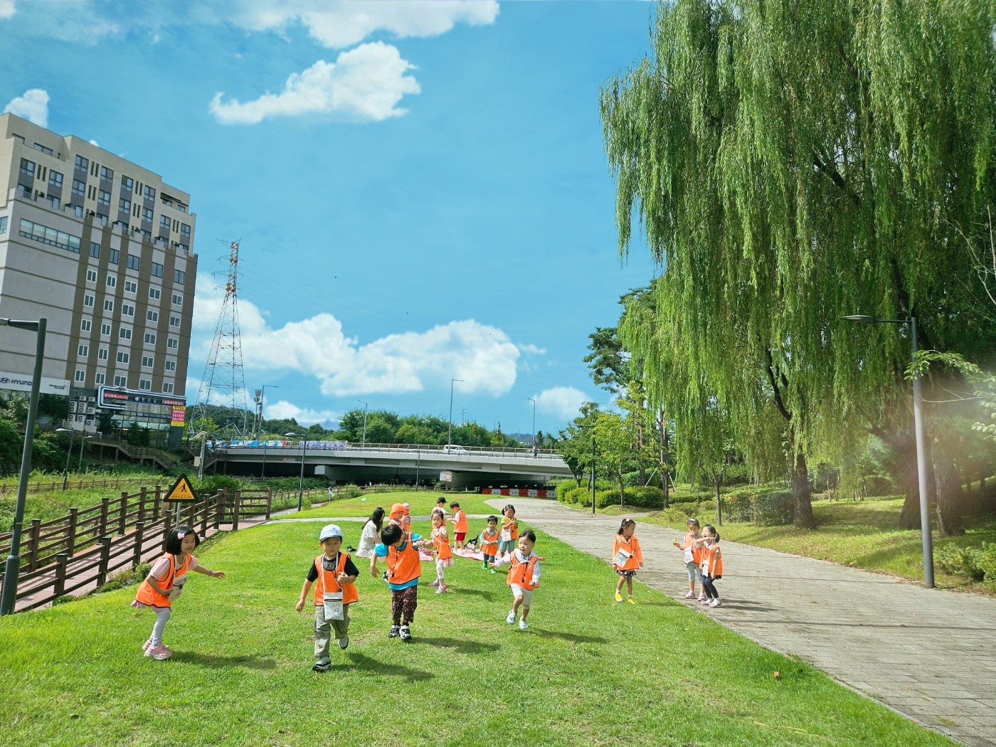 성남 은솔유치원 건강한 걸음    창곡천 꽃길, 숲길, 물길 걷기 주간 실시1 이미지