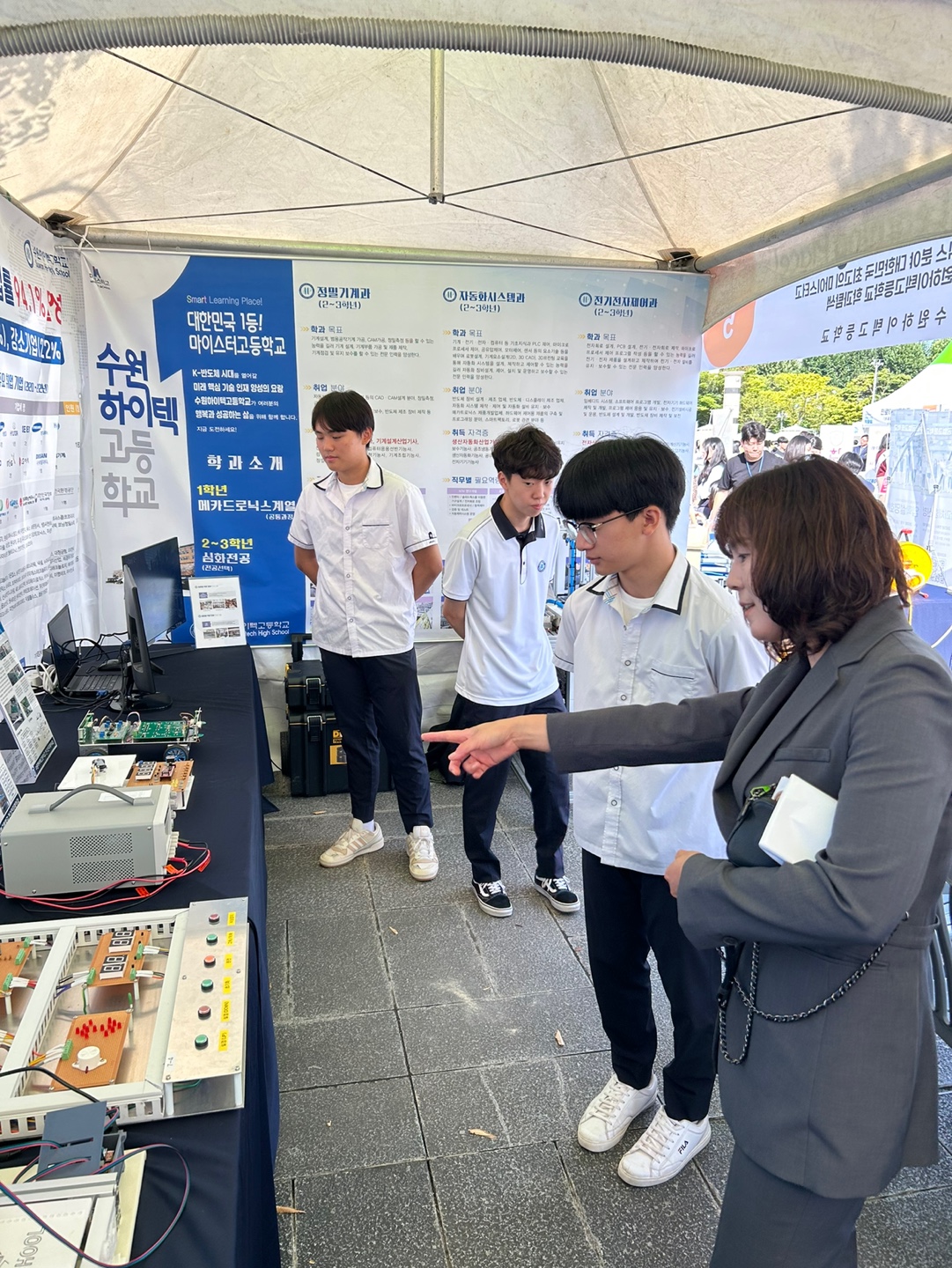 수원교육지원청, '만개의 꿈, 새롭게 꿈꾸다!' 2023 수원 미래 진로직업 박람회 개최1 이미지