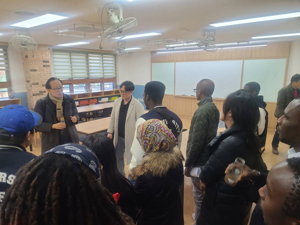 경기도교육청, 임대형 민자사업 우수성 널리 알린다 외국인 유학생 관내 BTL 학교 견학1 이미지