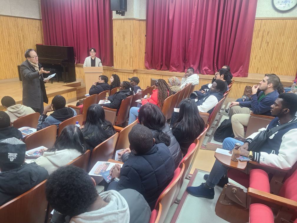 경기도교육청, 임대형 민자사업 우수성 널리 알린다 외국인 유학생 관내 BTL 학교 견학4 이미지