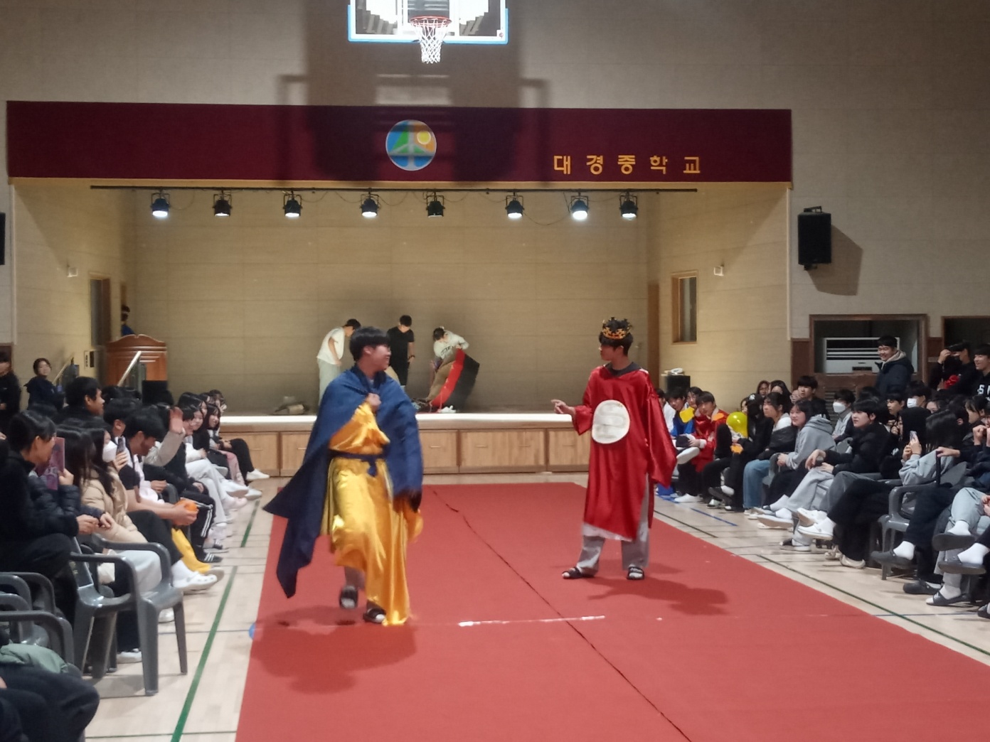 포천시 대경중학교,  졸업을 앞두고 '하찮은 역사 패션쇼' 진행1 이미지