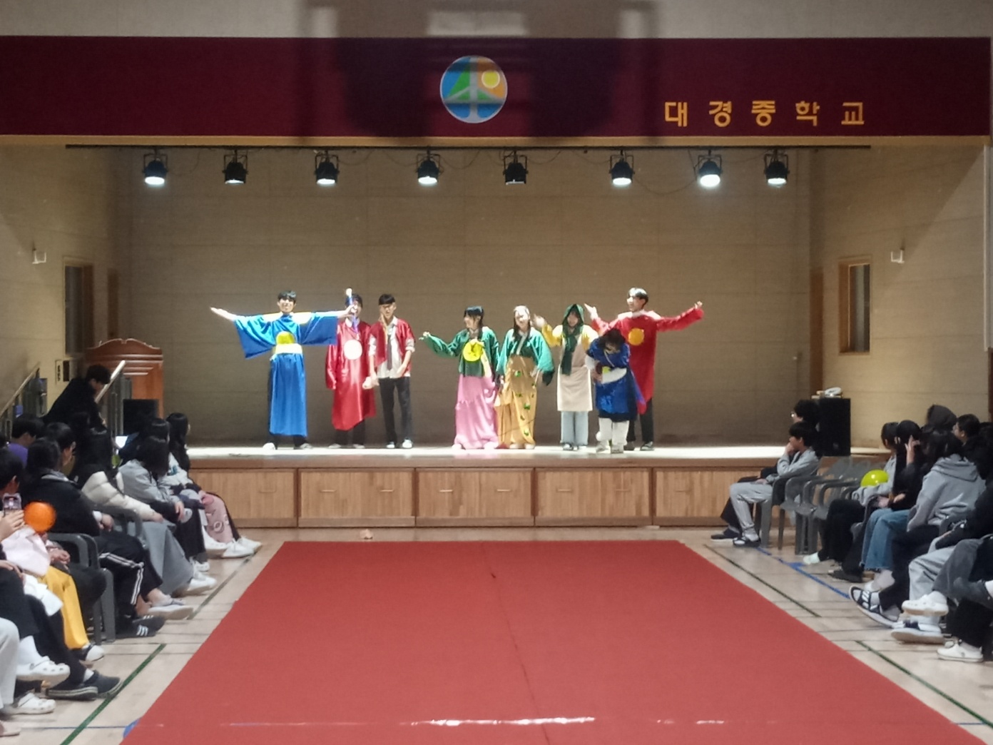 포천시 대경중학교,  졸업을 앞두고 '하찮은 역사 패션쇼' 진행2 이미지