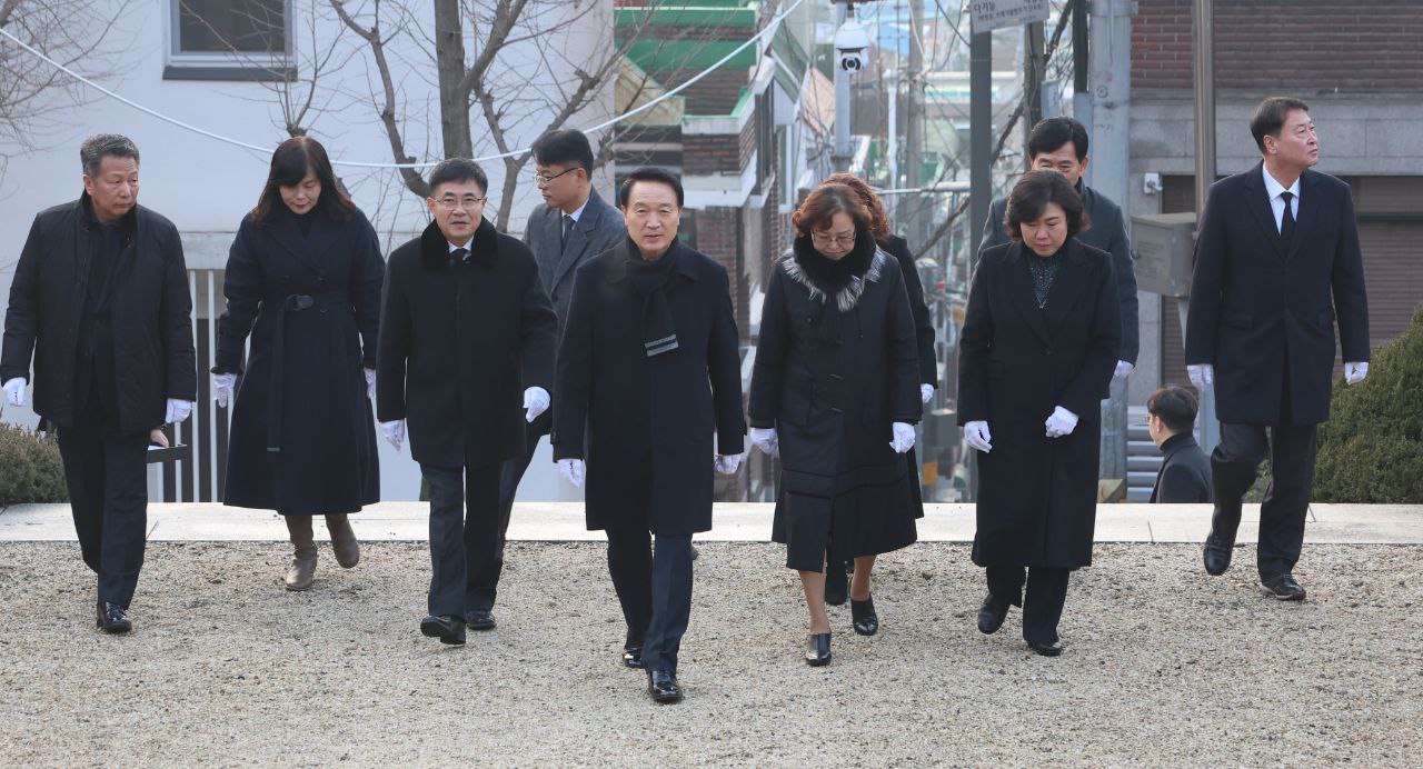 임태희 교육감, 2024년 첫 공식 일정 시작 성남시 현충탑 찾아 참배7 이미지