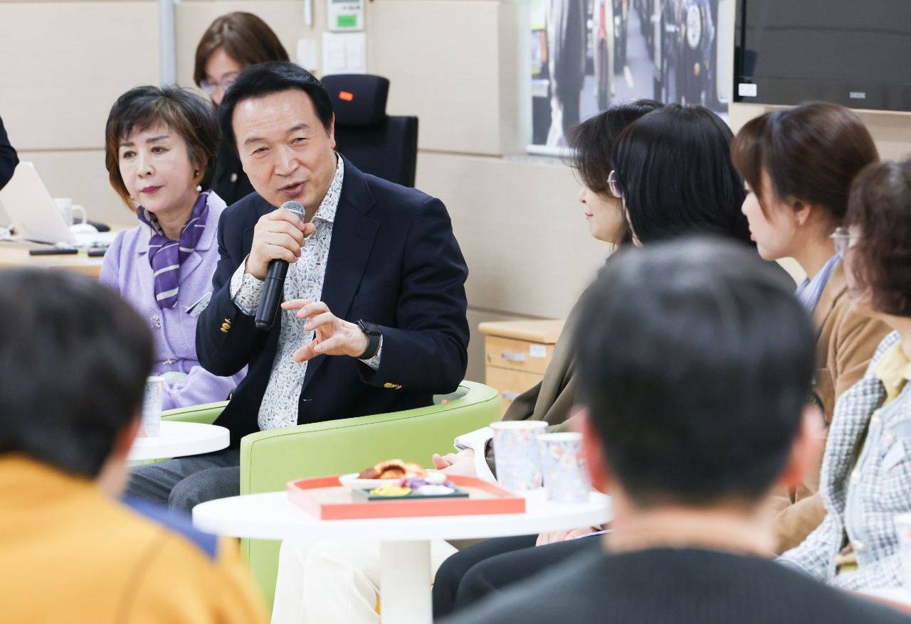 임태희 교육감, 직속기관 직원들과 소통 “직속기관 정체성과 역할 찾기 위해 함께 노력”4 이미지