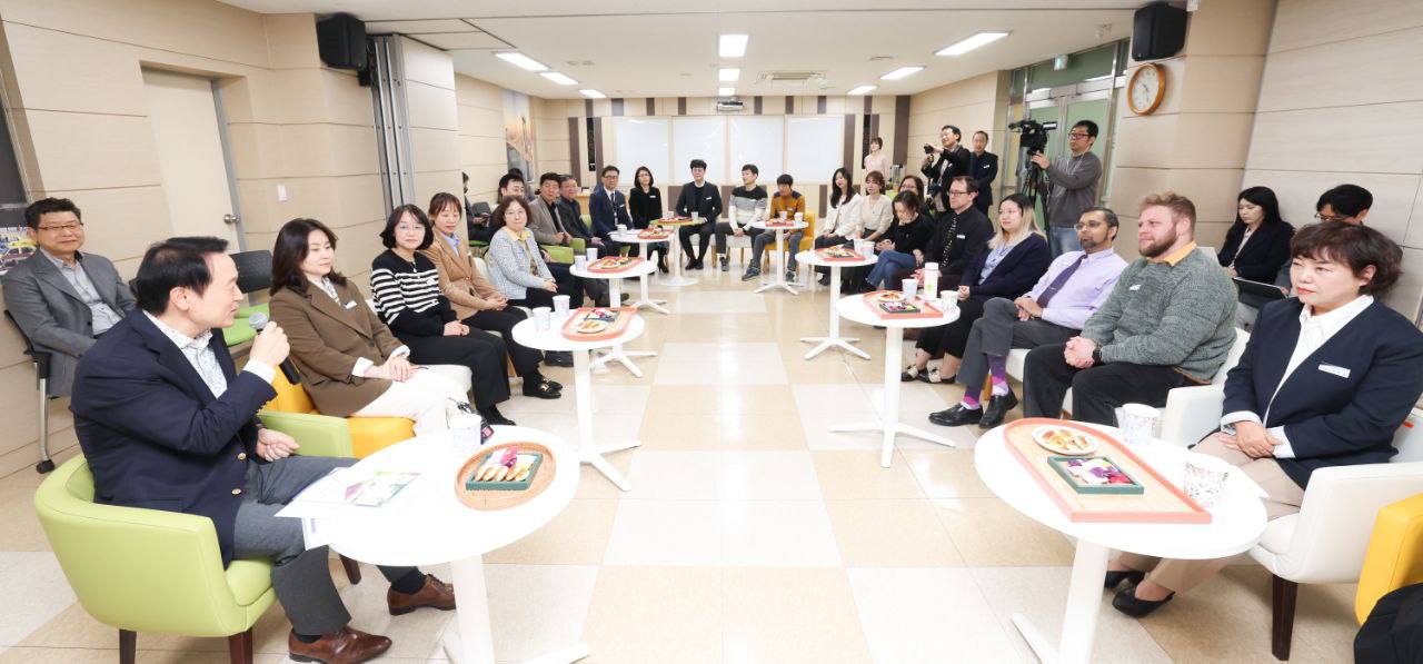 임태희 교육감, 직속기관 직원들과 소통 “직속기관 정체성과 역할 찾기 위해 함께 노력”2 이미지