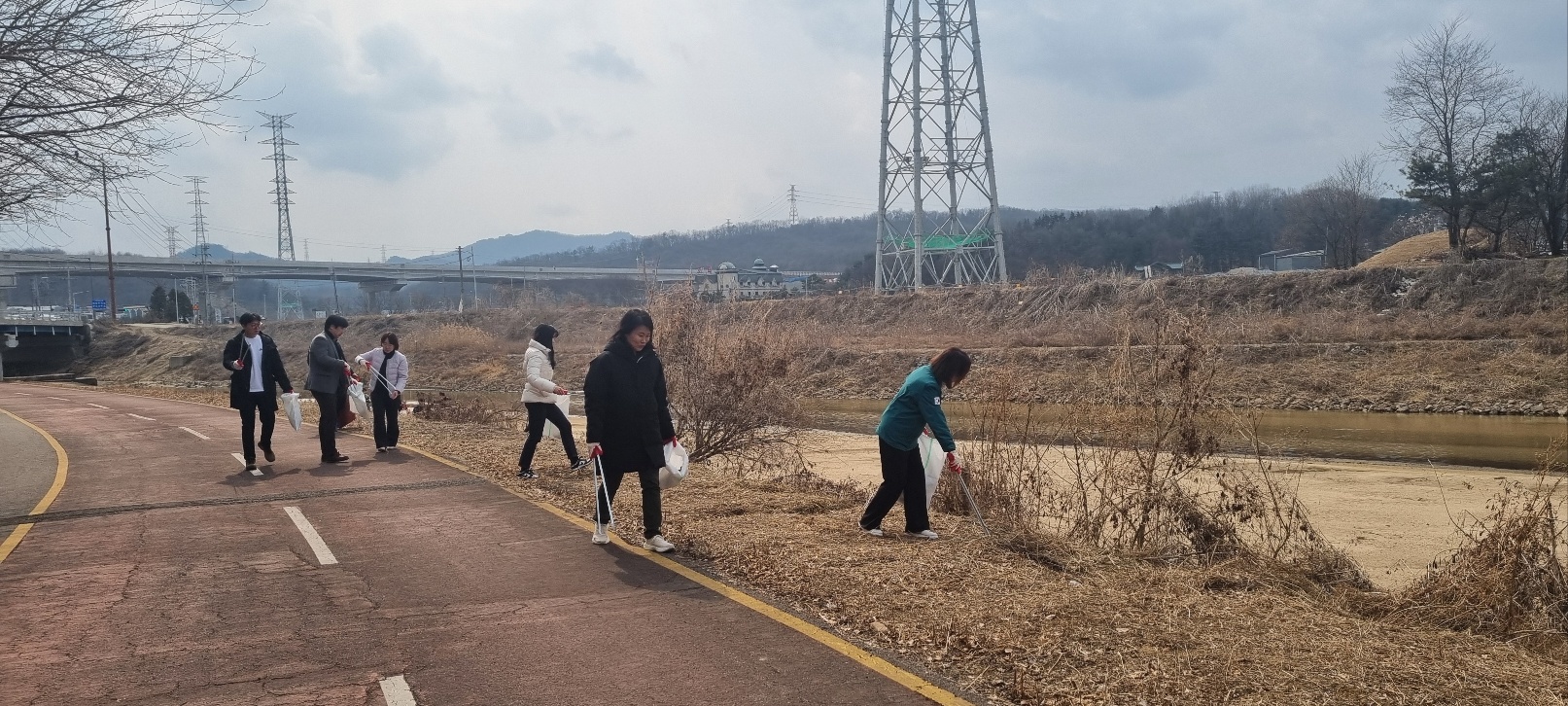 동두천양주교육지원청, 「세계 물의 날」 맞이 하천 대청결운동 실천으로 생태환경활동 실시 및 ESG 가치 확산 노력3 이미지
