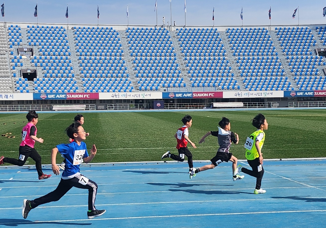 수원교육지원청, 제47회 수원교육장상 초·중학생 육상경기대회를 통한 육상 꿈나무 인재 발굴과 학교체육 활성화 기대3 이미지