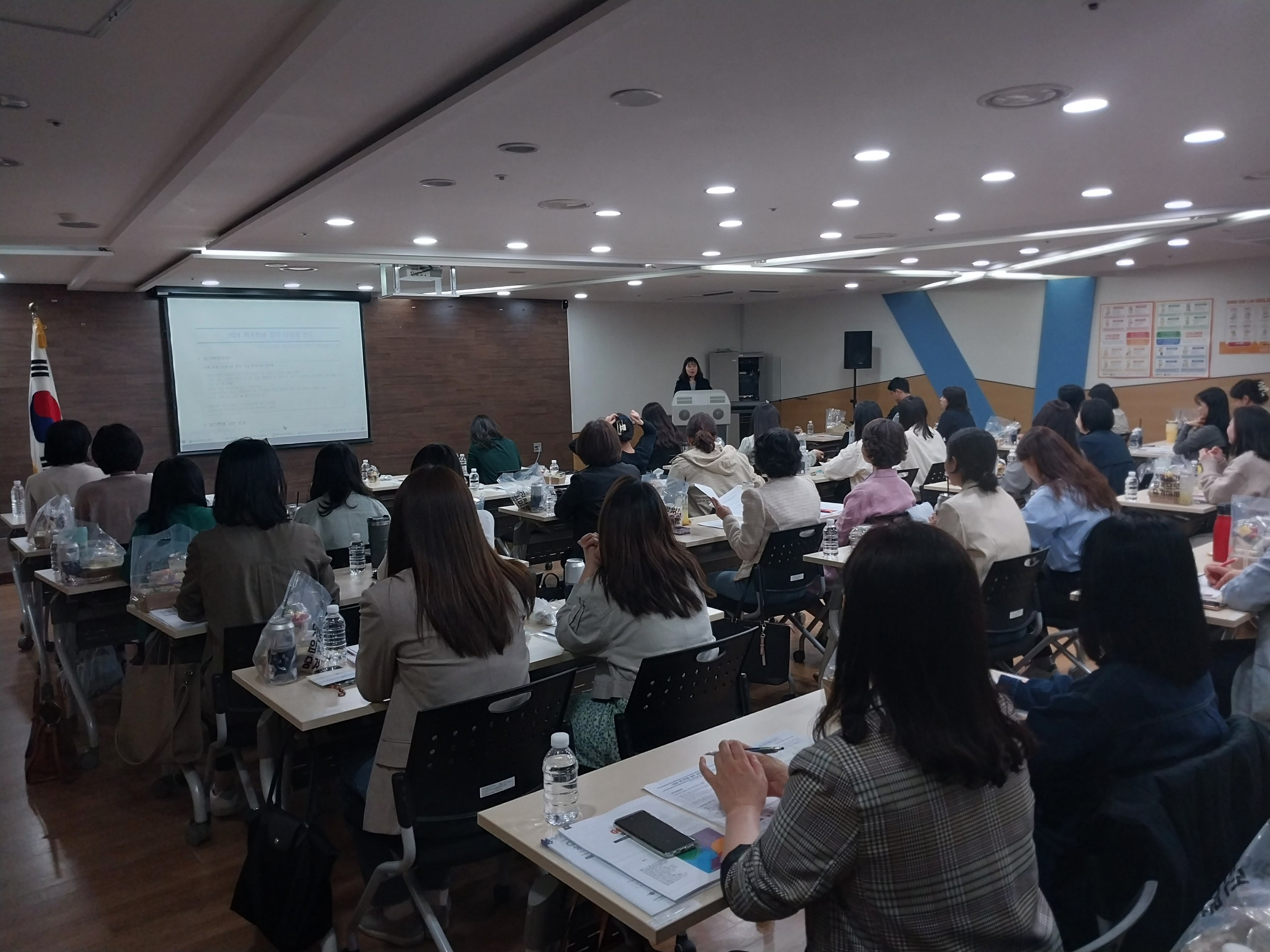 수원교육지원청 위(Wee) 센터,   위기학생 지원 역량 강화를 위한 전문상담교사 대상 연수 실시2 이미지