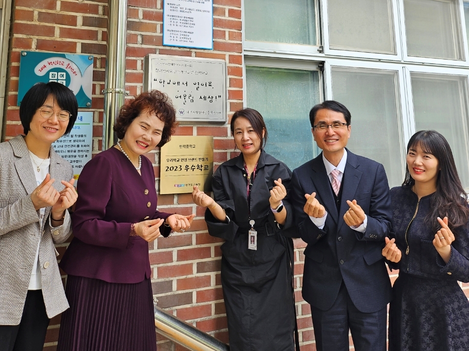 의정부교육지원청, 2023 인성교육 실천 우수교 방문으로  2024 의정부 명품 ACE_인성교육 알려1 이미지