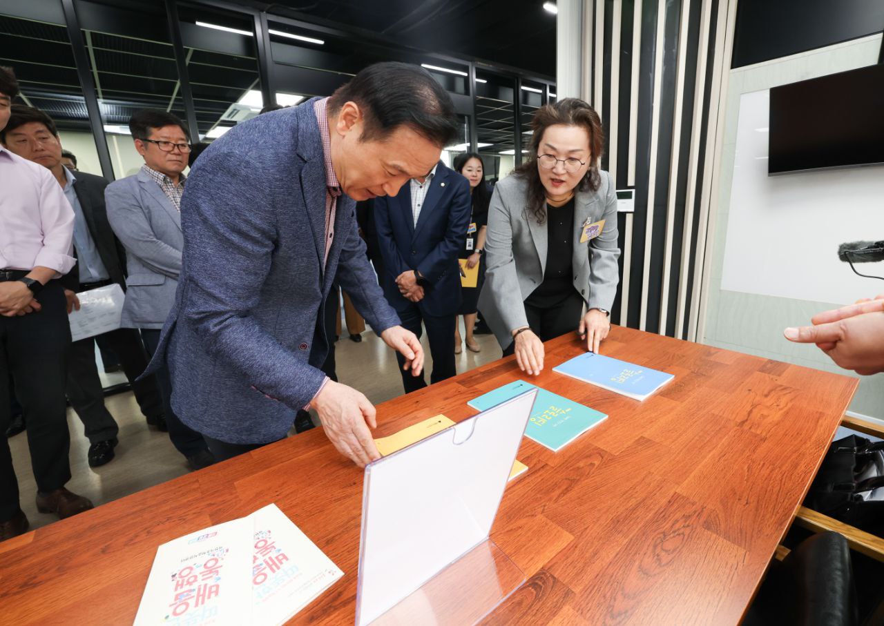 임태희 교육감, “이천 허그(HUG) 공유학교, 학생 인성교육 운영의 좋은 모델 될 것”1 이미지
