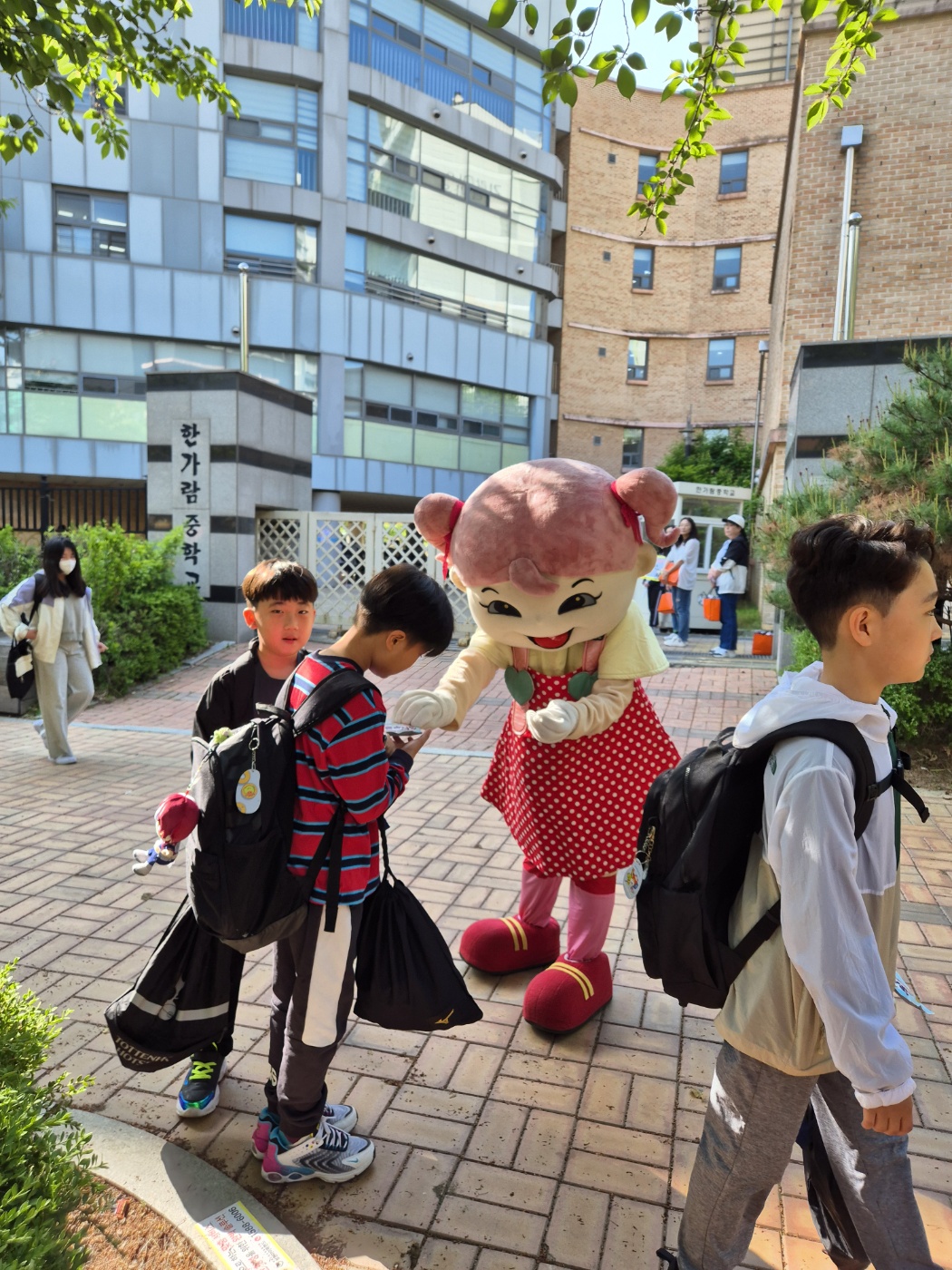 파주 한가람초, 어린이날 선물로 다오 교장선생님이 왔어요!4 이미지