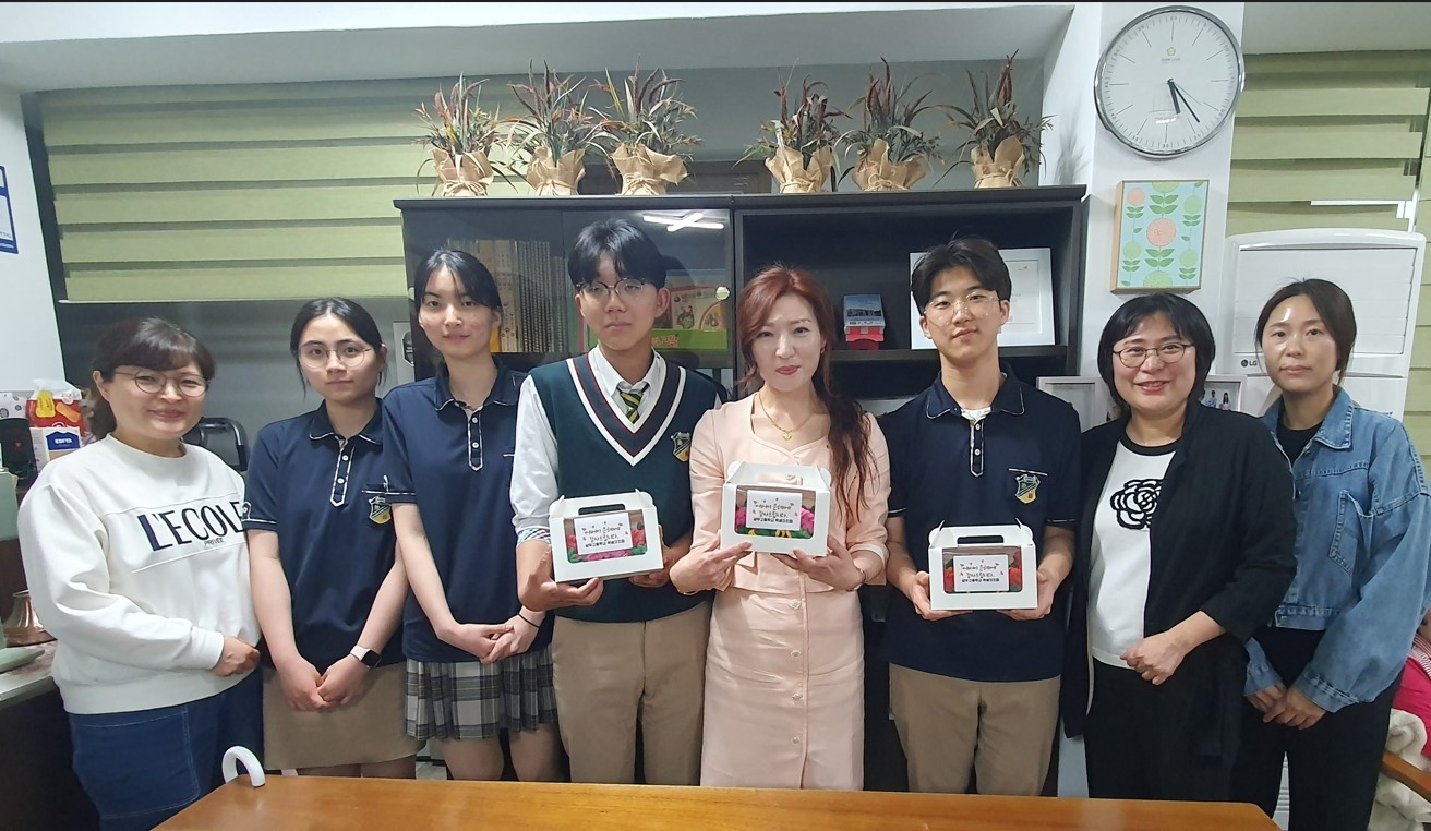 의정부 상우고등학교,   지역사회 어르신들께 탄소중립 카네이션 증정1 이미지