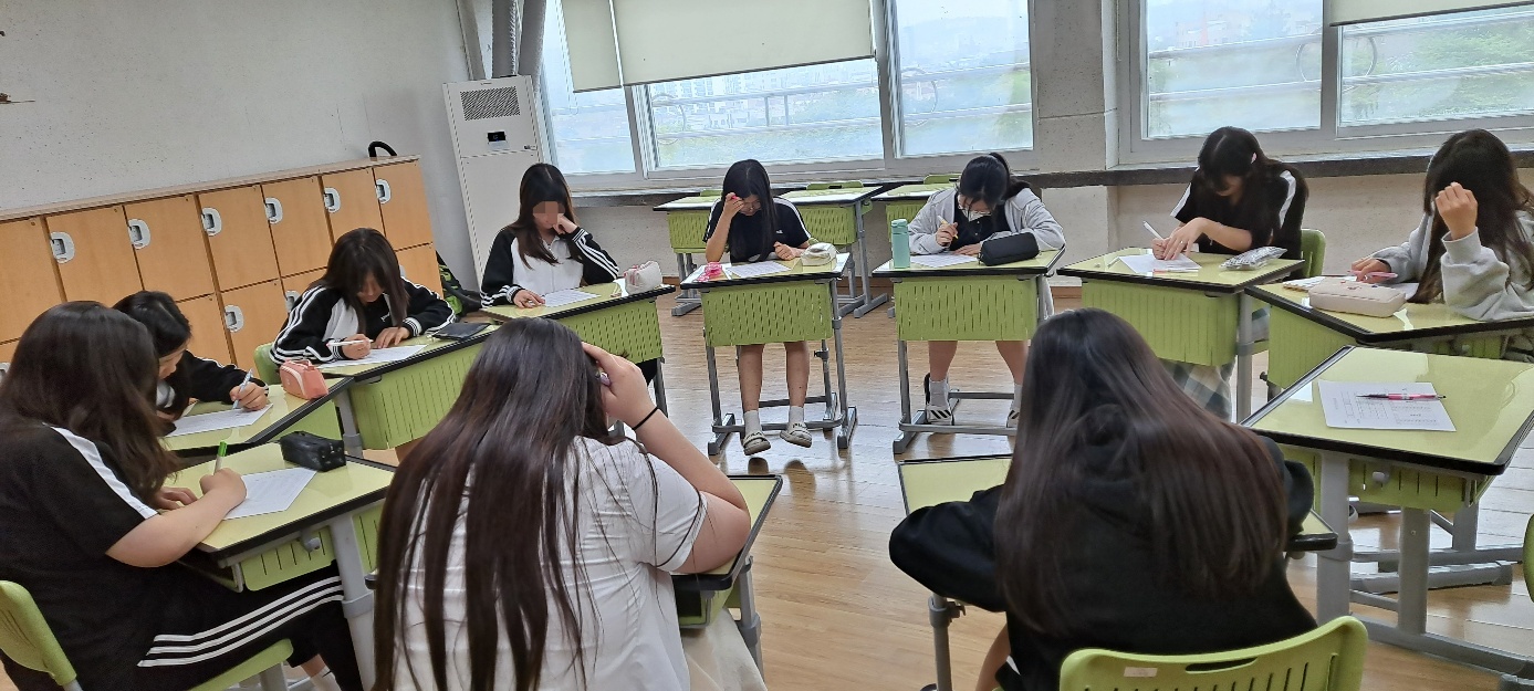 수원교육지원청, 학생상담자원봉사제 ‘학교로 찾아가는 집단상담’실시4 이미지