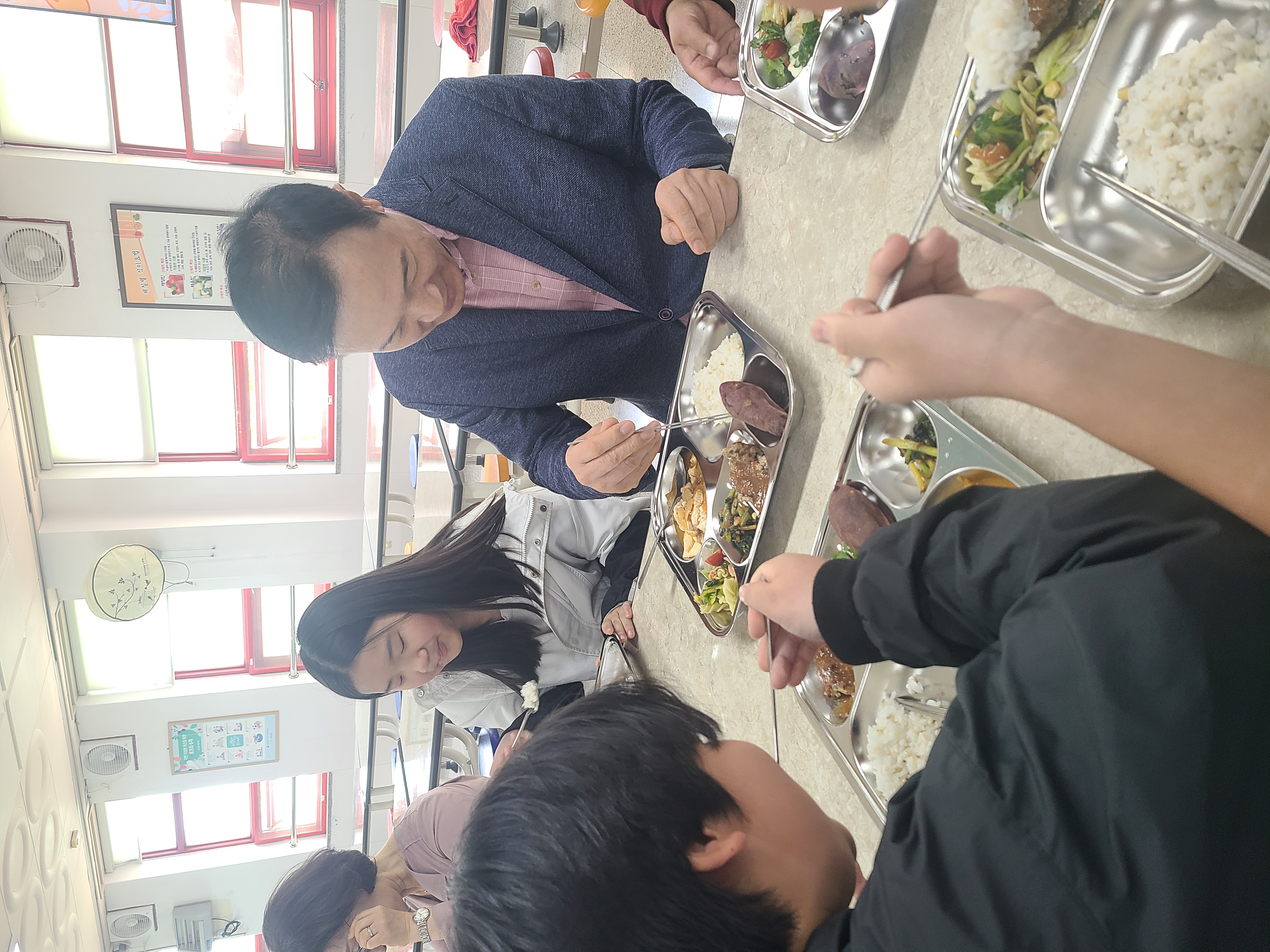 임태희 경기도교육감,  파주 자율선택급식학교 현장을 함께하다1 이미지