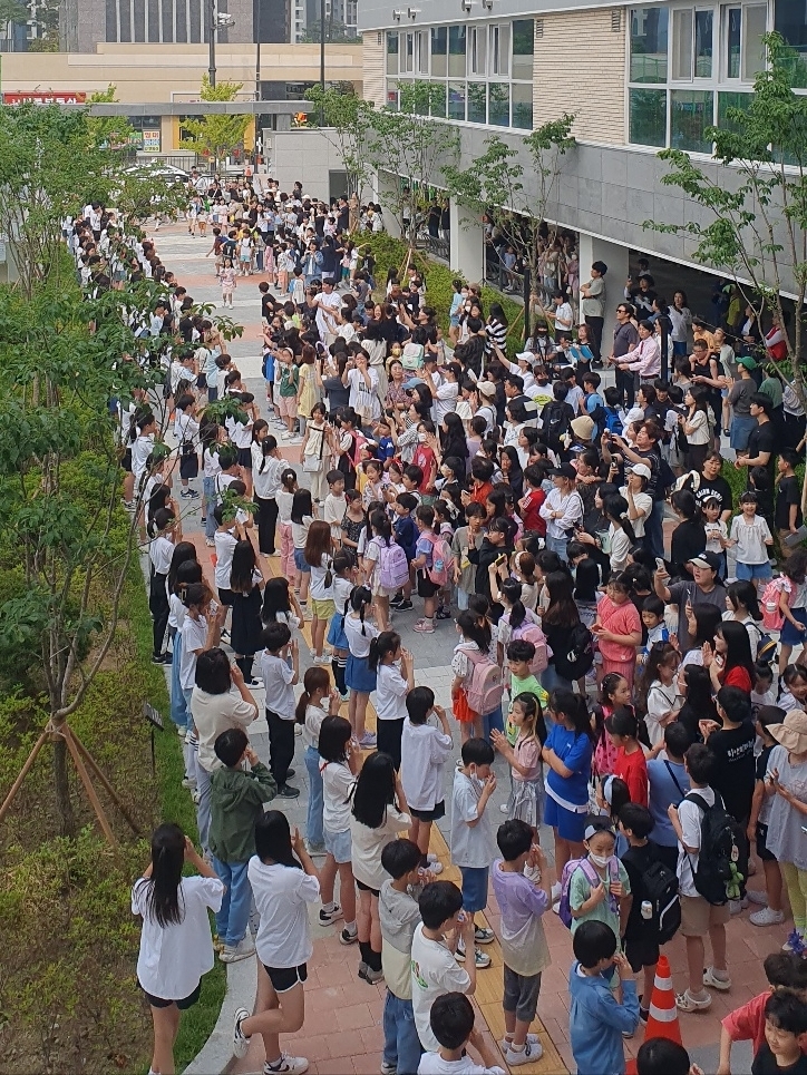 의정부 고산초등학교, “백일 기념 독도리나 등굣길 음악회”4 이미지