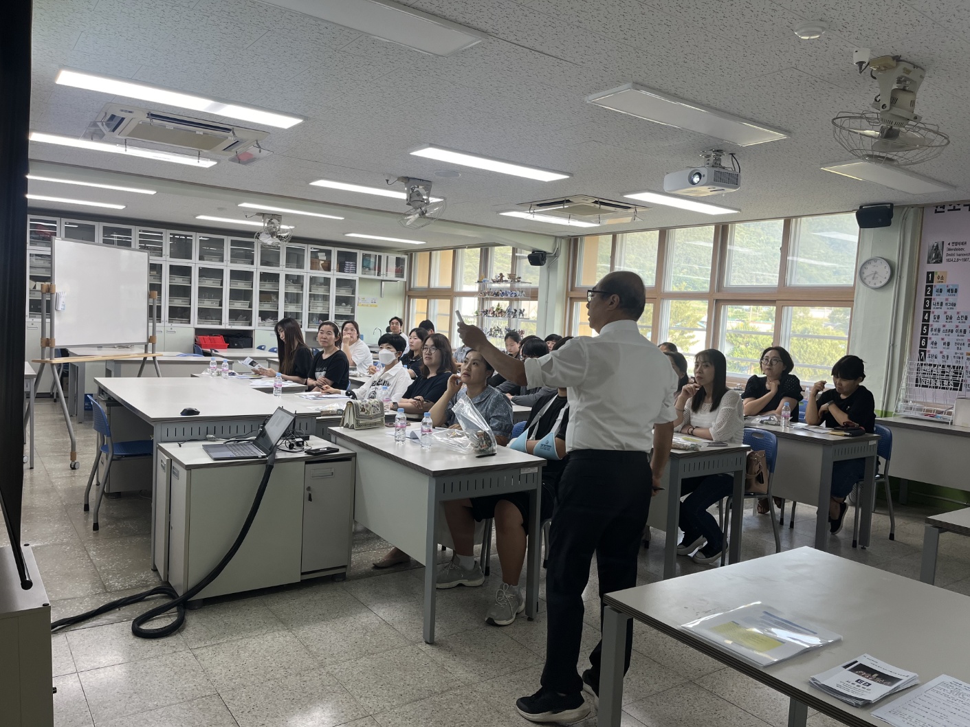 안성 서운중, 지역 학부모와 함께하는 학부모 아카데미 경기미래교육의 공유학교 일환으로 지역 연계 프로그램 수행4 이미지