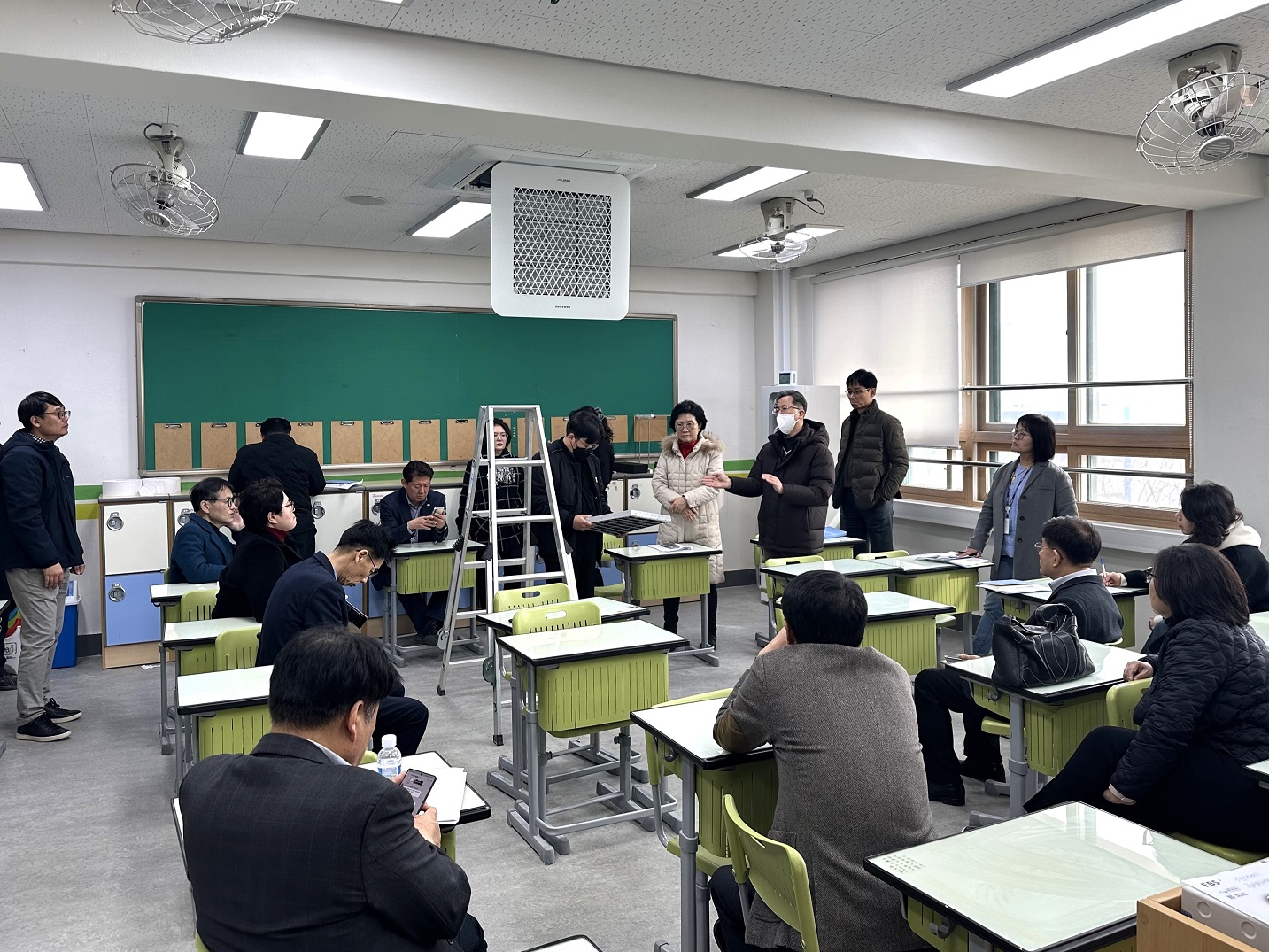 “학교 미세먼지 꼼짝 마! 꼼꼼하게 점검합니다” 경기도교육청, 시민감사관과 함께 성과감사 시행2 이미지