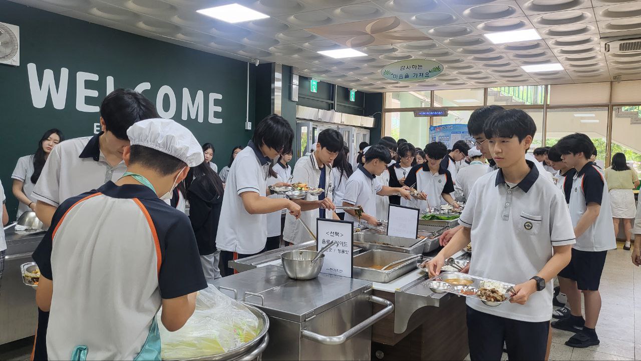 경기도 학생 95%가 행복해하는 자율선택급식 경기도교육청, 2026년까지 750개로 확대2 이미지