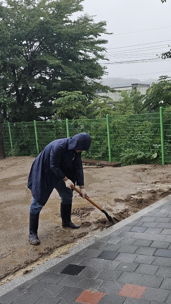 파주교육지원청 신속현장지원팀“F․R․I․E․ND”, 빛의 속도로 호우피해 학교에 출동3 이미지