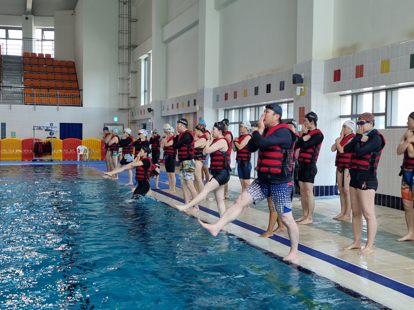 경기도교육청, 초등교원 생존수영 연수 운영2 이미지