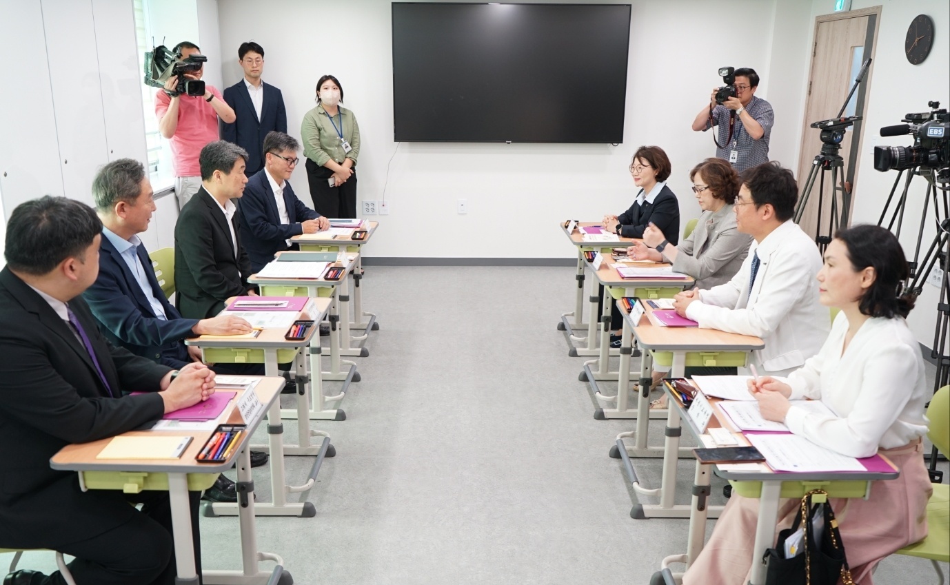 의정부교육지원청 원순자 교육장,  현장방문 사회관계장관회의 참석3 이미지