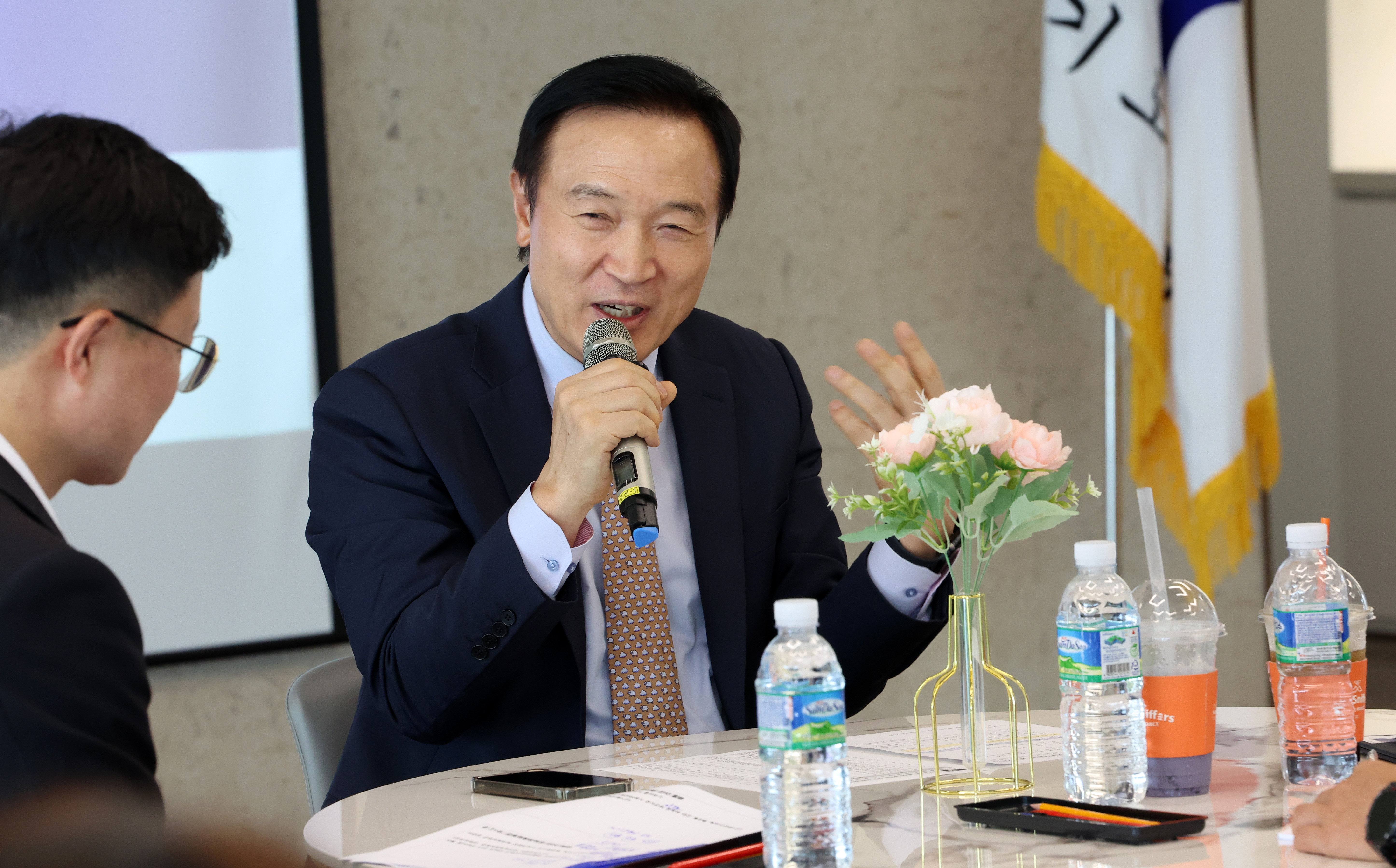 임태희 교육감, “가장 우선은 학교 현장, 그다음에 급한 것도 학교 현장”3 이미지