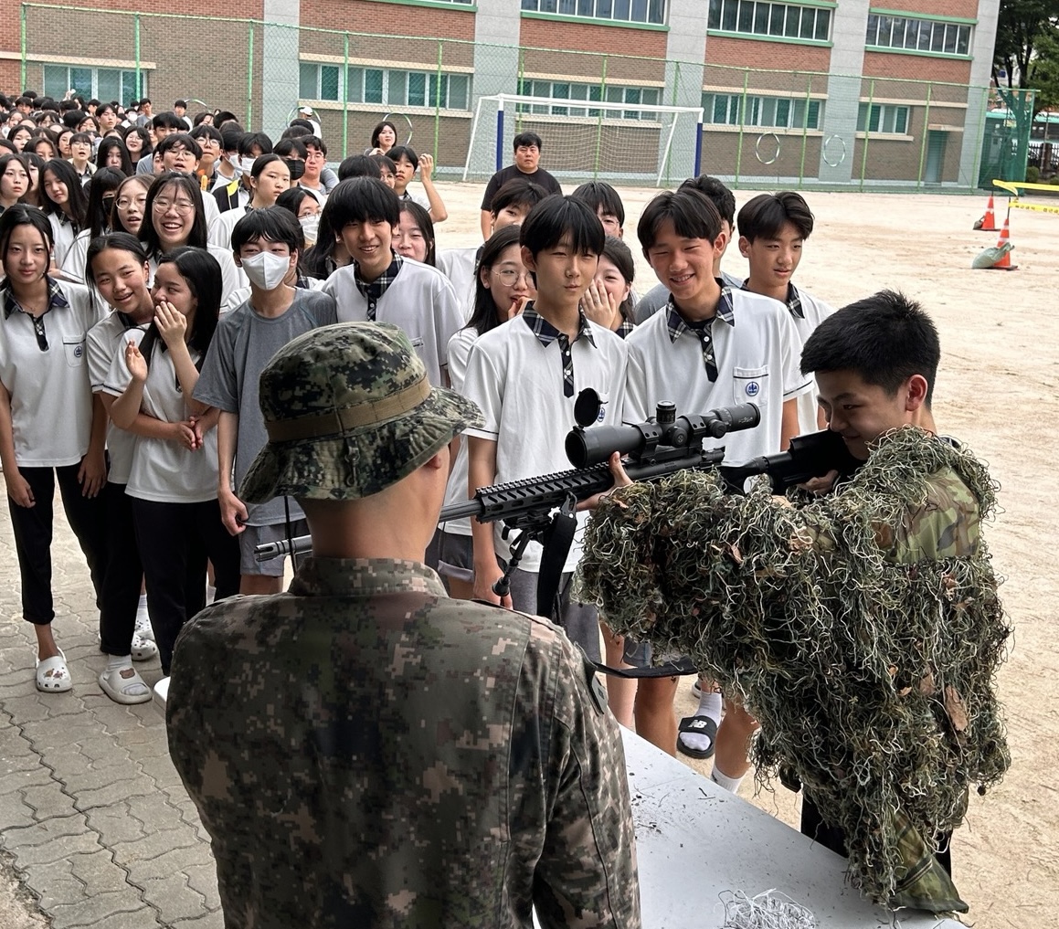 폭발물 탑재 드론 추락…현실성 높인 훈련으로  “학생·교직원 대응 역량 이상 무”5 이미지