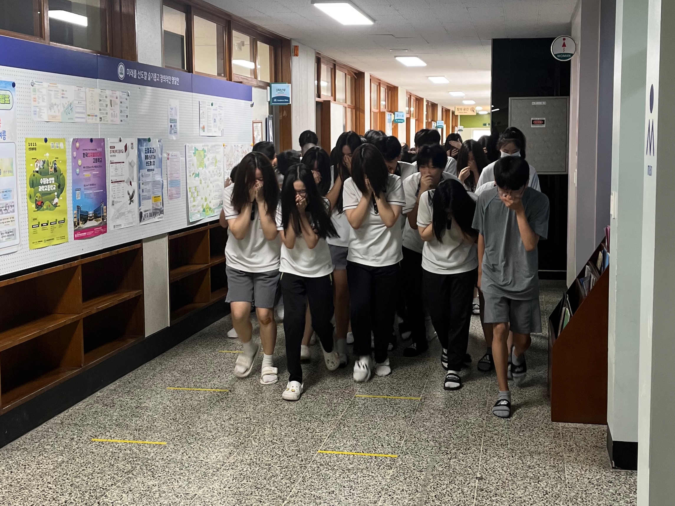 폭발물 탑재 드론 추락…현실성 높인 훈련으로  “학생·교직원 대응 역량 이상 무”1 이미지