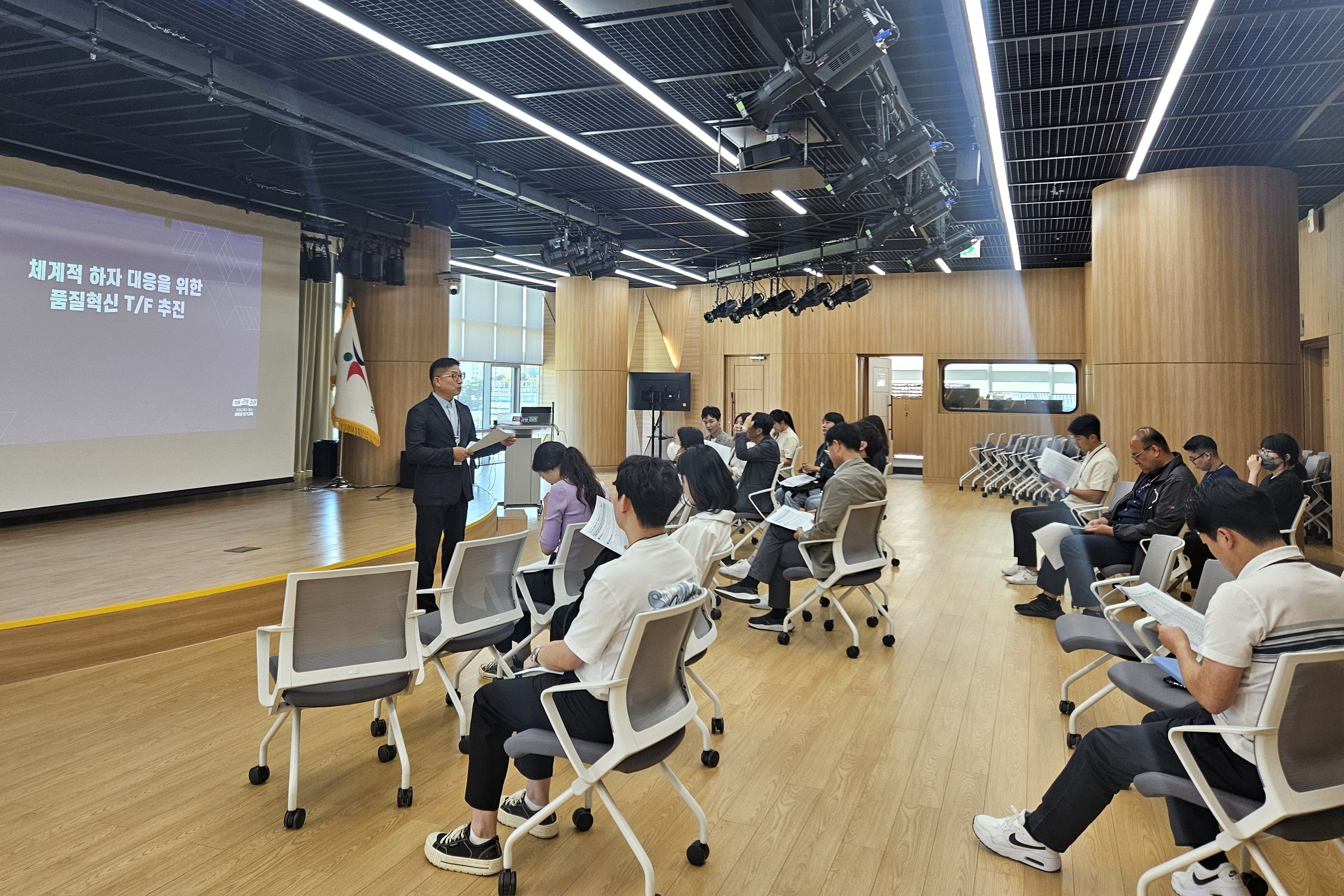 경기도교육청, 교육시설 하자 문제 해법 찾는다 ‘품질혁신 추진 특별전담팀’ 본격 가동1 이미지