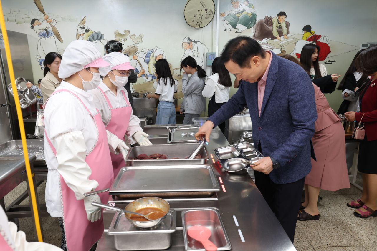 임태희 교육감,  ‘경기도 학생 먹거리’ 계산 없이 책임진다5 이미지
