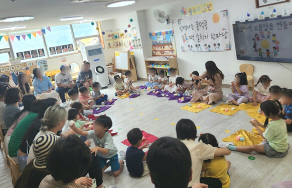 파주 해솔빛유치원, 학부모님들에게  ‘떡’놀이수업 공개로 마음 이음의 날 운영3 이미지