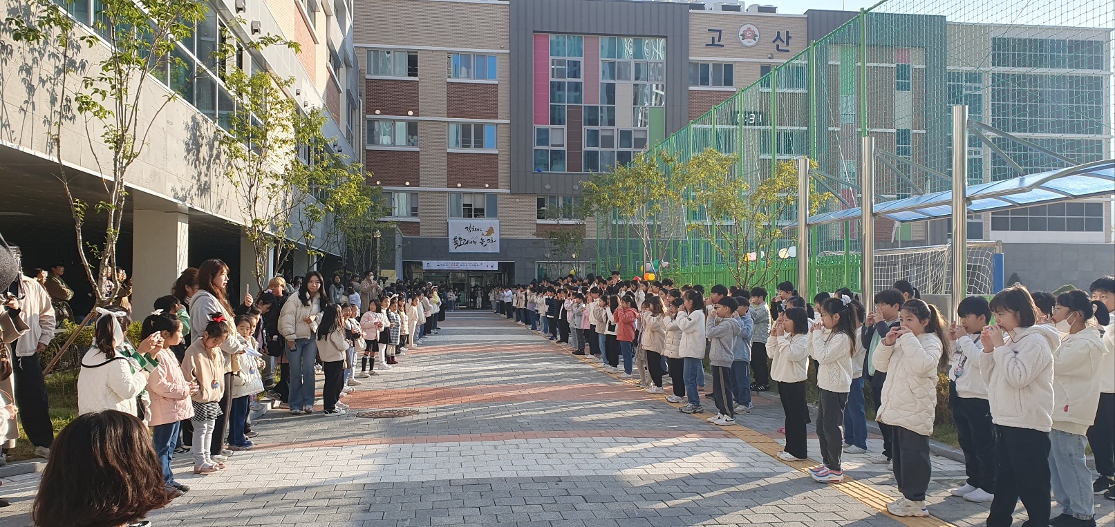 의정부 고산초, 2024 독도의 날 기념 독도리나 등굣길 음악회 “독도야! 사랑해, 우리가 지켜줄게!”3 이미지