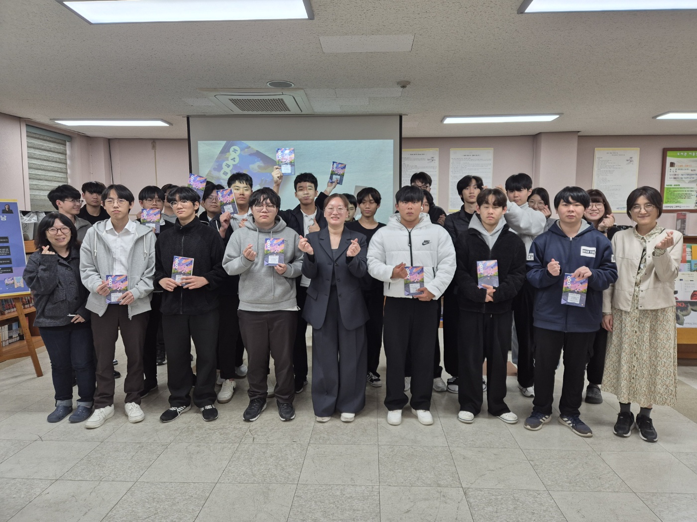 의정부공업고, “오하루 작가와의 만남” 행사 개최 도서관에서 만나는 인문학 프로그램 운영1 이미지