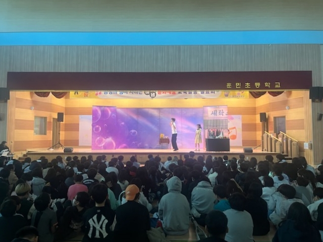 의정부교육지원청, 늘봄특별프로그램 「학교로 찾아가는 마술쇼&뮤지컬」...문화예술공연 이제 학교에서 만나요!2 이미지